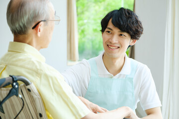 株式会社 ケアランスート