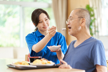 株式会社つなぐ 生活介護 クローバー